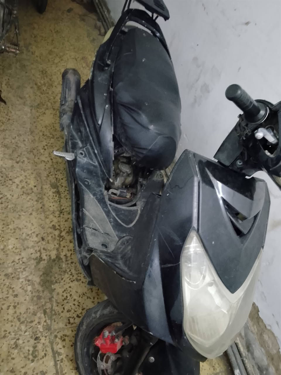 سلام عليكم سكنس فحل للبيع نقص باتري تشتغل هندر طلاعات نوزل رون شغال مال عداد اشاير سعرها 325وبيه مجال مكاني بغداد حي العدل جيب باتري وتعال انكر سلف واطلع مراوس شعندك نزل أو بيع رقم***********
