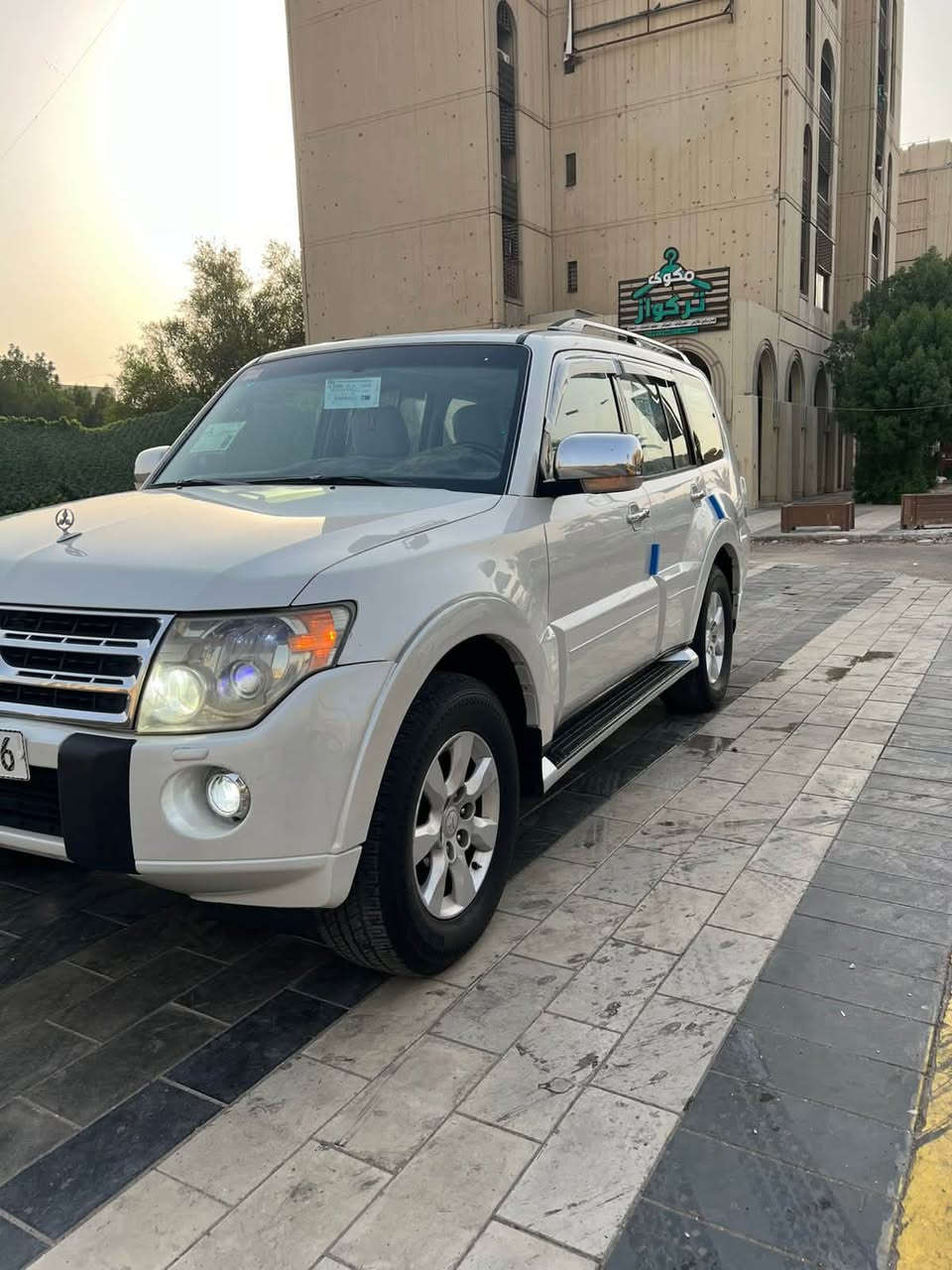 باجيرو 2010 حبتور فول مواصفات لون ابيض صدفي حجم المحرك 3500 رقم  بغداد دولي بدون حادث  سيارة  مكفوله كفاله عامه فقط جاملغ امامي صبغ  بدون دواخل وشبر بارد معروفه هزه جديده  خليجي السياره جديده مال جناي فورويل نضام دفلوك كشنات كهربائي اشارة بل مري شفط تحكم ستيرن مسجل بلادي اصليه فتحه تبريد ثلاث قطع حساسات خلفيه زاد ثلاجه تخم تاير كير مكينه حداديه خير من الله سياره جديده لوك محرك 6السعر 128  اتصل وبيك خير وتدلل ***********مكان السياره بغداد الكرخ
