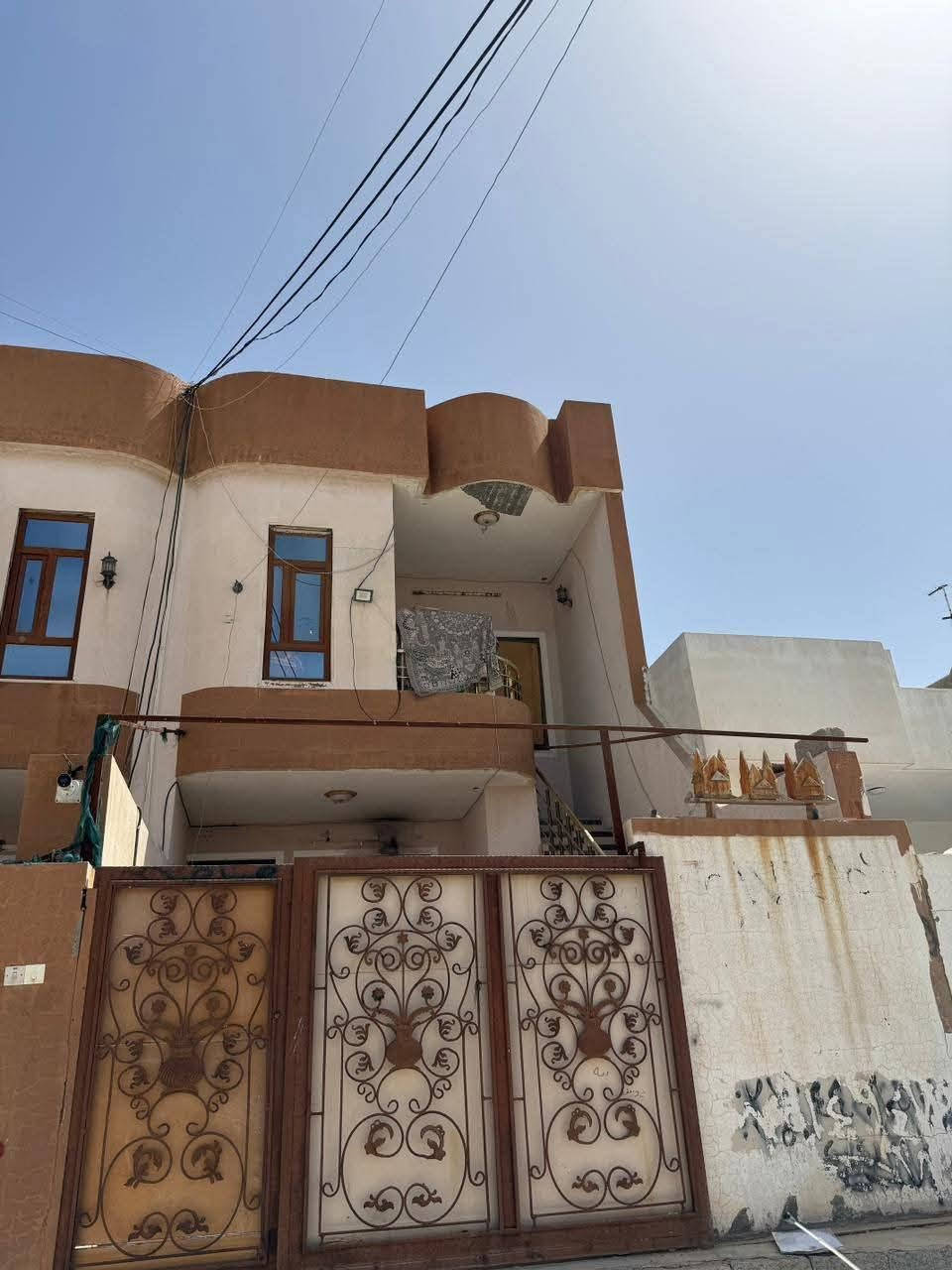 صباغ بيوت بسعر مناسب بيت 100 متر داخلي و خارجي190 الف الغرفه الواحده20 الف معه تصليح  العمل كركوك اشتغل باليوميه شغل شررط ***********وتساب هم بيه خارجي سعره 100
