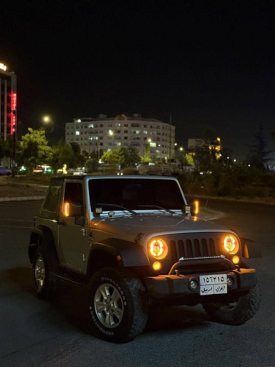 Jeep wrangler 4*4 
2008 
گير و مكينه و دبل شرط 
١ قطعه صبخ بدون دواخل بدون ايرباك 
تحويل و غرامات شرط 
٥٠٠ $ غرامات
٩٨٠٠$ سعر واتص اب *********** سميل, دهوك
