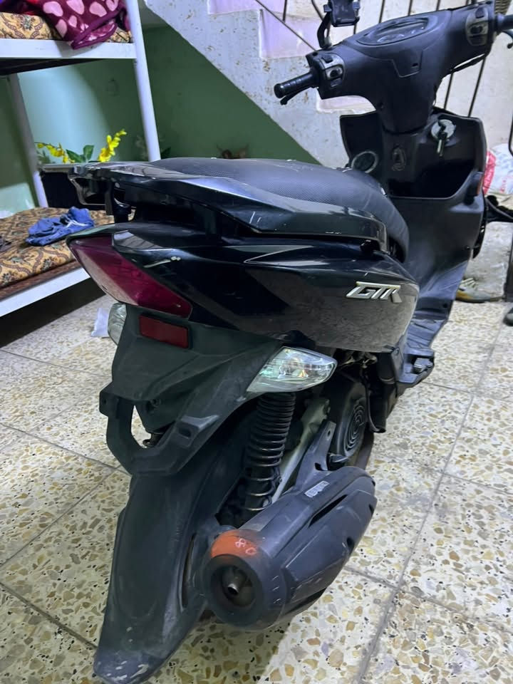 سلام عليكم GTR للبيع السعر ٩٥٠ مجال حك الجية دراجة كدام عينك النضافة مال بيت الرقم المكان بغداد الشعلة 
***********
