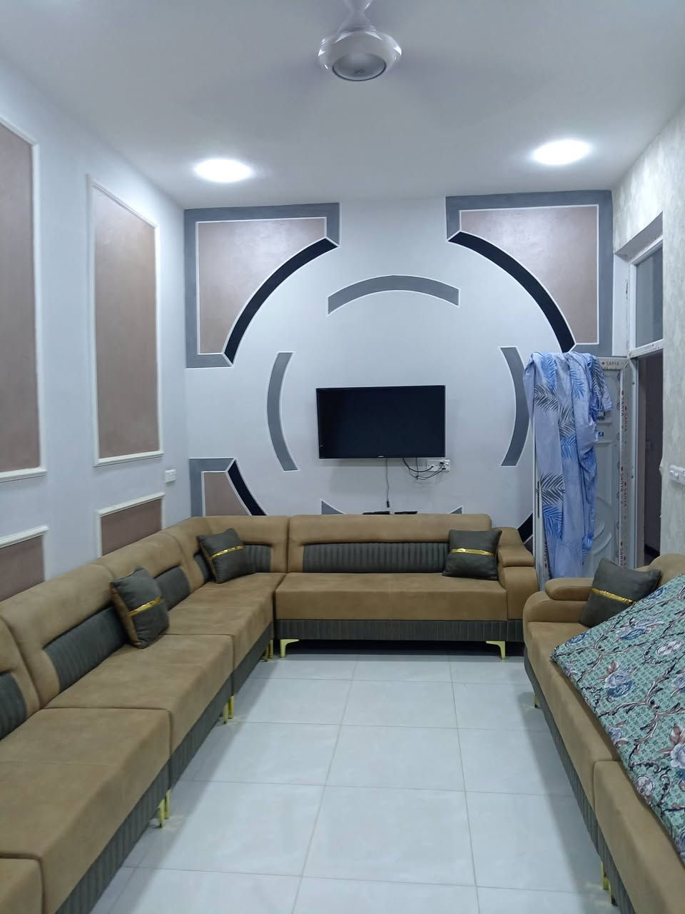 مشتمل للبيع طابو صرف منطقه حي اليرموك الثنعش الف   شارع المحطه مال ابو حيدر ا المساحة 110 السعر 65 وبي مجال ***********
