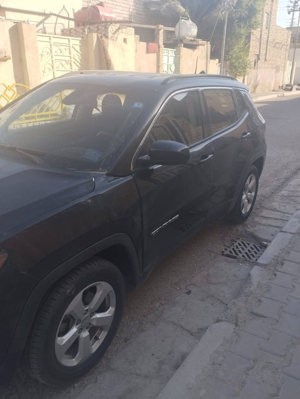 سلام عليكم جيب كومبارس ٢٠١٨ حادثها مرفق بالصور حره باسمي رقم ميسان باسمي جديده على وضع الشركه السياره لمتد كشن كهرباء تبريد ثلج تخم تاير صدر خلفي امامي منضومه زنون السياره مسوي الها ادامه كامله السعر ١٠٠ وبيه مجال الاستفسار الاتصال على الرقم ***********

