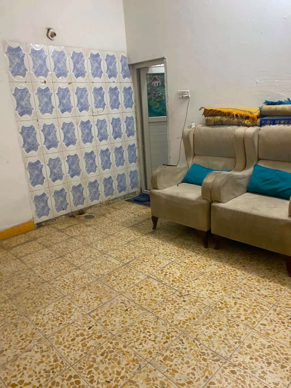 السلام عليكم عندي بيت ابيعه قسط  100 متر طابقين طابو زراعي سند25 وكاله ام صوره بي 3 غرف وصاله ومطبخ وملحقات بالزعفرانيه شارع الجواهري البيت على شارع العام ركن مربع حته قسط ابيعه كون مقدمه 50 
واذا نقد ابيعه ب 70

السعر الكلي للبيت 70

***********
