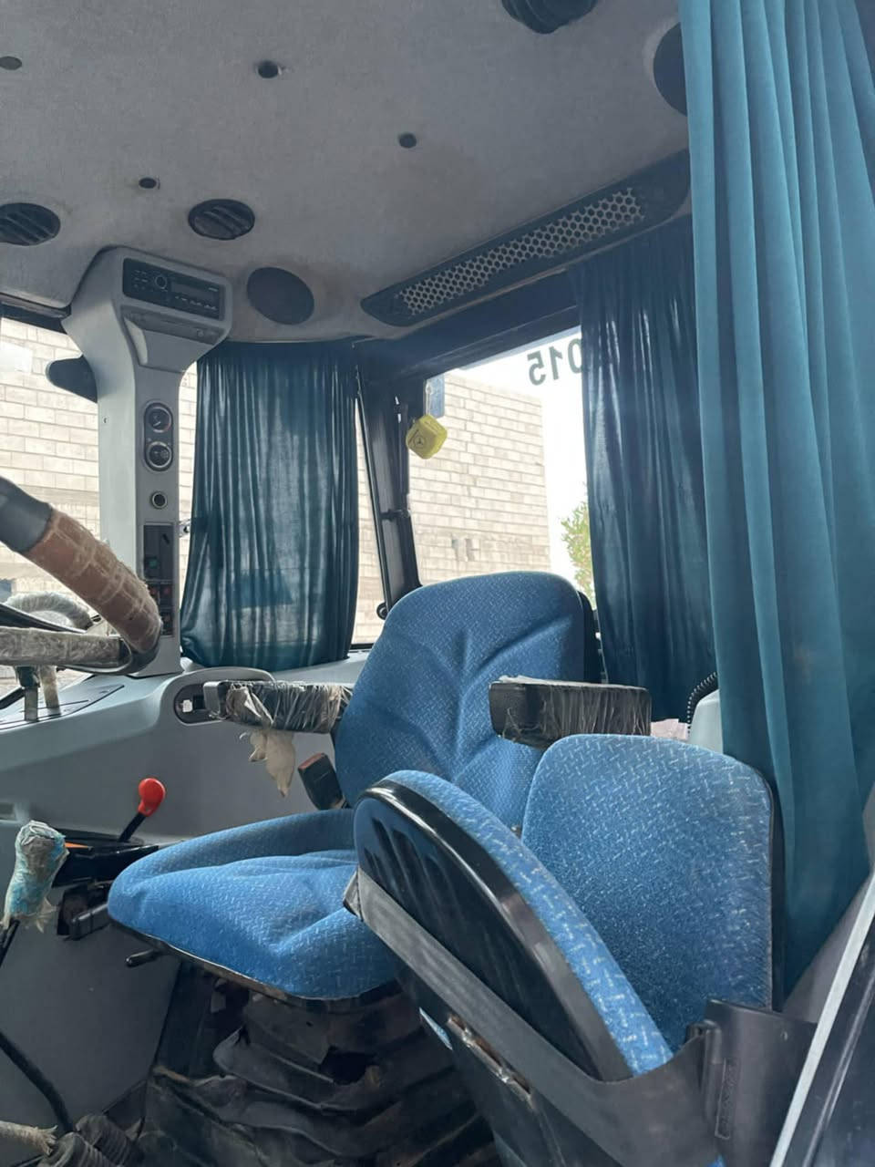 مكينة نيهولند حجم ١٠٠ موديل ١٥ مكفول كفالة عامه تبرد شقال كهربايات مكينة جاهزه من كلشي رقم وسنويه بسم راعيها تصال علا رقم الهاتف ***********
