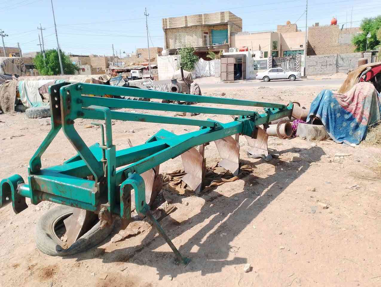 سلام عليكم فدان البيع 3جسر حداده سلوم حجمه 16 مكانه عماره رقم***********

نص مكتوب في الصور:
- ***********
- سلّم الحداد