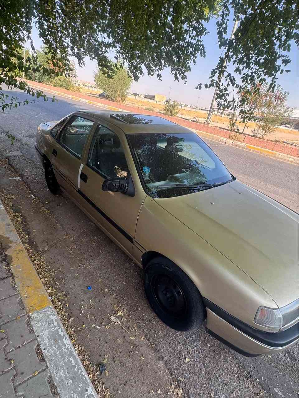 ئوپل ڤيكترا 
موديل١٩٨٩ 
محرك ٢٠ 
سقف سلايت 
رقم الماني بسمنة  
سونية. جديد ٢٠٢٩
مابي ضربة 
سعر ٣٠ و بي مجال لطيبين 
***********

***********
كركوك كركوك, العراق
