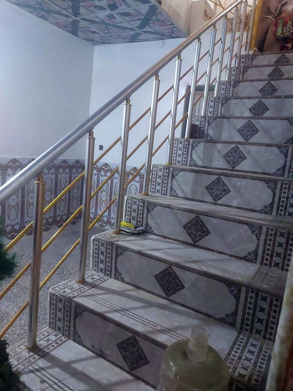 للبيع، بيت، 100، م، طابقين، بناء بلوك عكادك، أول طابق كامل والثاني هيكل، طابو زراعي سند25، كل الخدمات موجودة، مقابل قرية الغدير شارع المطحنة، السعر، 27، مع المجال، رقم الهاتف، ***********
