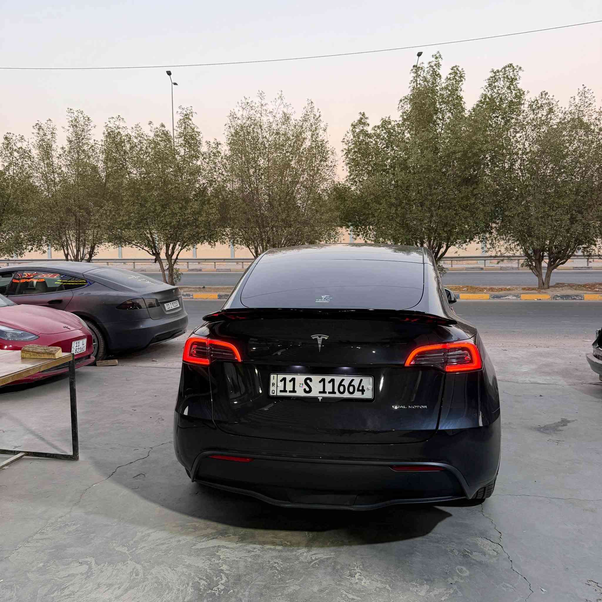بيع فقط 
تسلا موديل y تك ماطور 
2024 
ماشيه 43,000 km 
بدون ايرباك 
ثلاث قطع صبغ 
السعر 183
عنواني النجف الاشرف حي الغدير 
تواصل ***********
