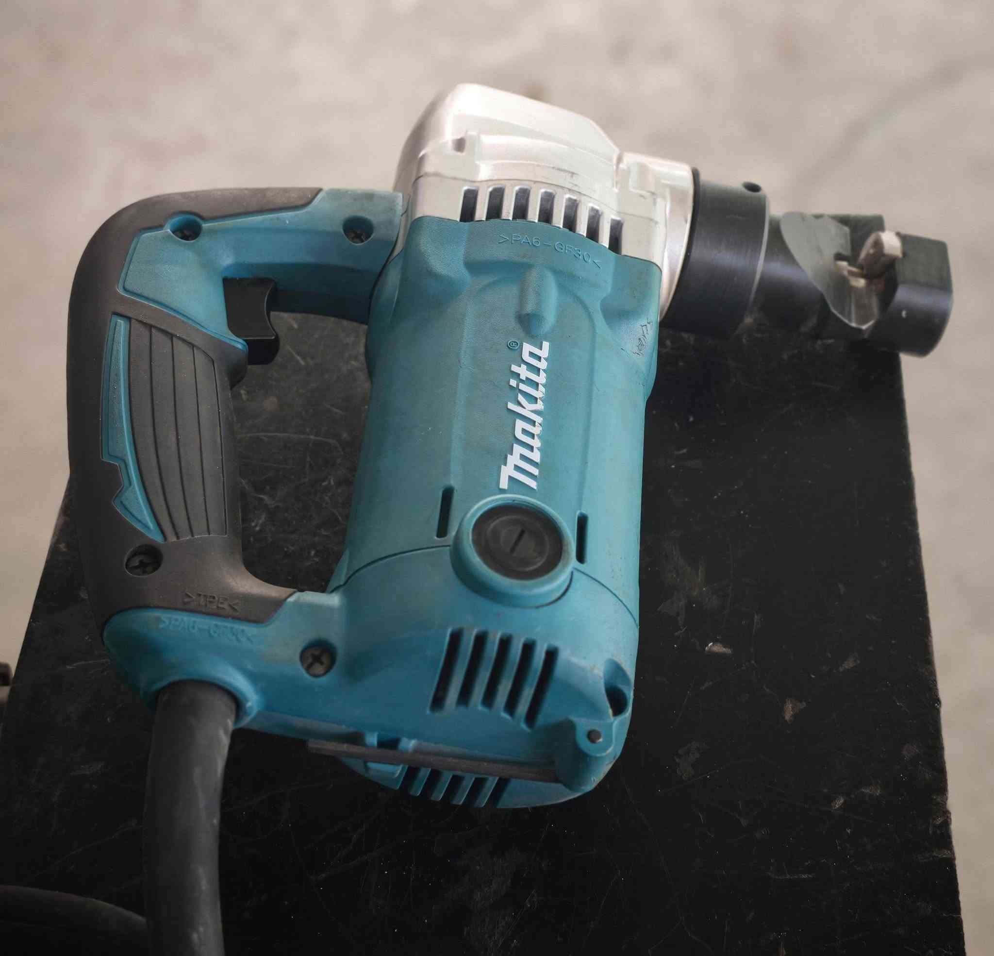 🔥 للبيع: مقص حديد كهربائي ماكيتا (Makita JN3201) أصلي بحالة ممتازة
إذا كنت تبحث عن القوة والدقة في قص الحديد والصاج والمعادن، فهذا المقص الاحترافي هو الخيار المثالي للورش والأعمال الثقيلة!
✨ المواصفات:
الماركة: ماكيتا (Makita) – ياباني أصلي.  
الموديل: JN3201.  
الاستخدام: قص الحديد والصاج والستانلس ستيل بكل سهولة ودقة.  
الحالة: نظيف جداً بحالة ممتازة وجاهز للعمل مباشرة (كما موضح بالصور).  
💰 السعر: 225 ألف دينار (قابل للتفاوض)
📍 الموقع: بغداد – حي العدل
🚚 التوصيل: متوفر توصيل لكل المناطق
📞 للتواصل والاستفسار: *********** (أو مراسلة على الخاص)

نص مكتوب في الصور:
- للبيع: مقص حديد كهربائي ماكيتا (Makita JN3201) أصلي بحالة ممتازة! صناعة يابانية أصلية 🇯🇵 حالة ممتازة وجاهز للعمل 🛠️ قص دقيق ونظيف للحديد والصاج السعر: 225 ألف دينار قابلة للتفاوض الموقع: بغداد - حي العدل متوفر توصيل لكل المناطق للاستفسار وتفاصيل الشراء: ***********