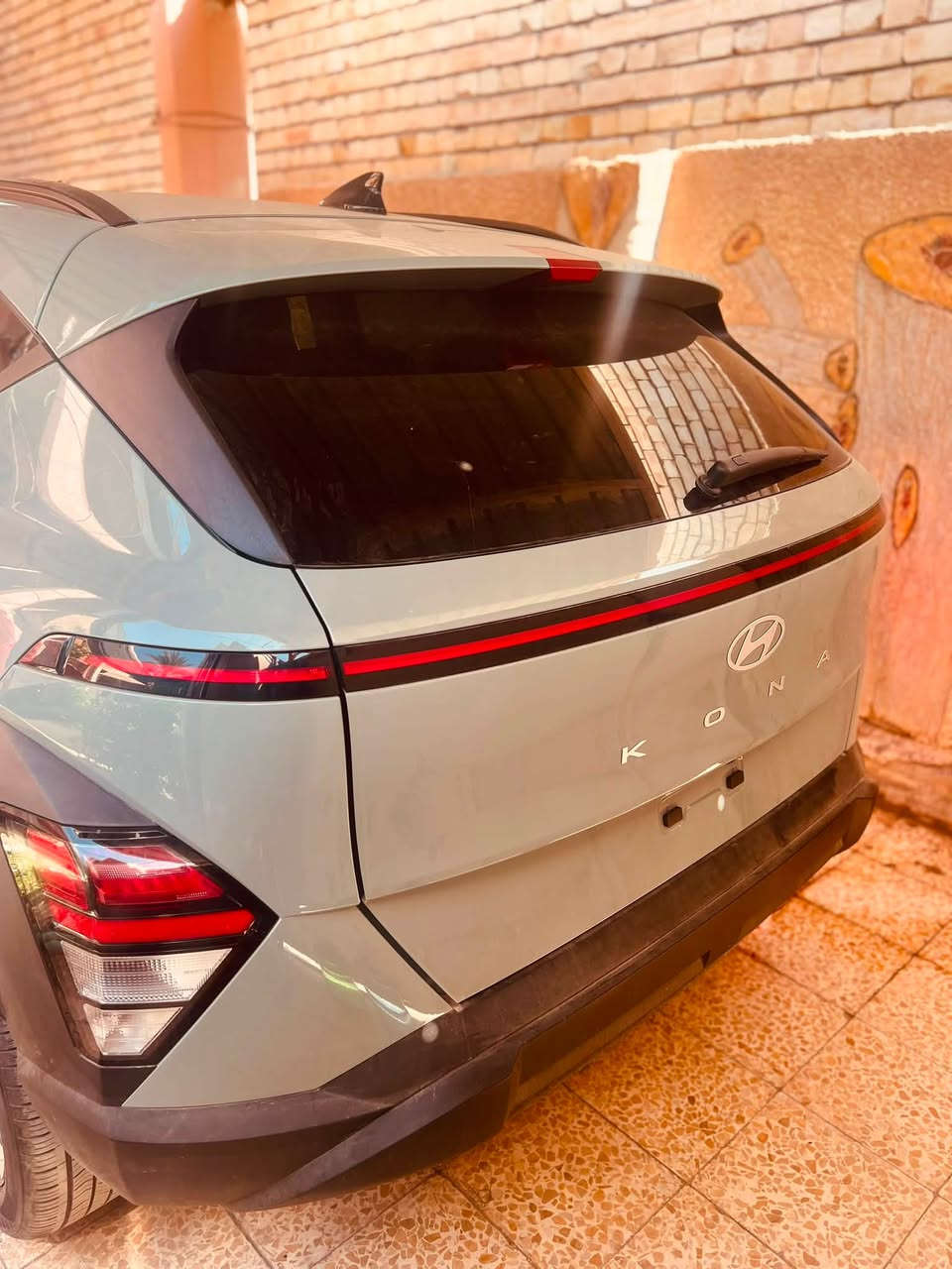 سياره للبيع هونداي كونا موديل ٢٠٢٤فول مواصفات ماعده الكامره حادث خفيف بدون دواخل وبدون ايرباك 
موصفات داخل ابيض 
سياقه ذاتيه 
كرسي كهربائيه
قطعتين تبريد 
محرك ٢٠٠٠دوش
وباقي المواصفات المعروفه 
ماشيه ١١شبه الزيرو 
سياره نضيفه ومانقصه شي تخم تايرات جديد اي شي ما ناقصه 
وللإستفسار الاتصال على هذه الرقم ***********

