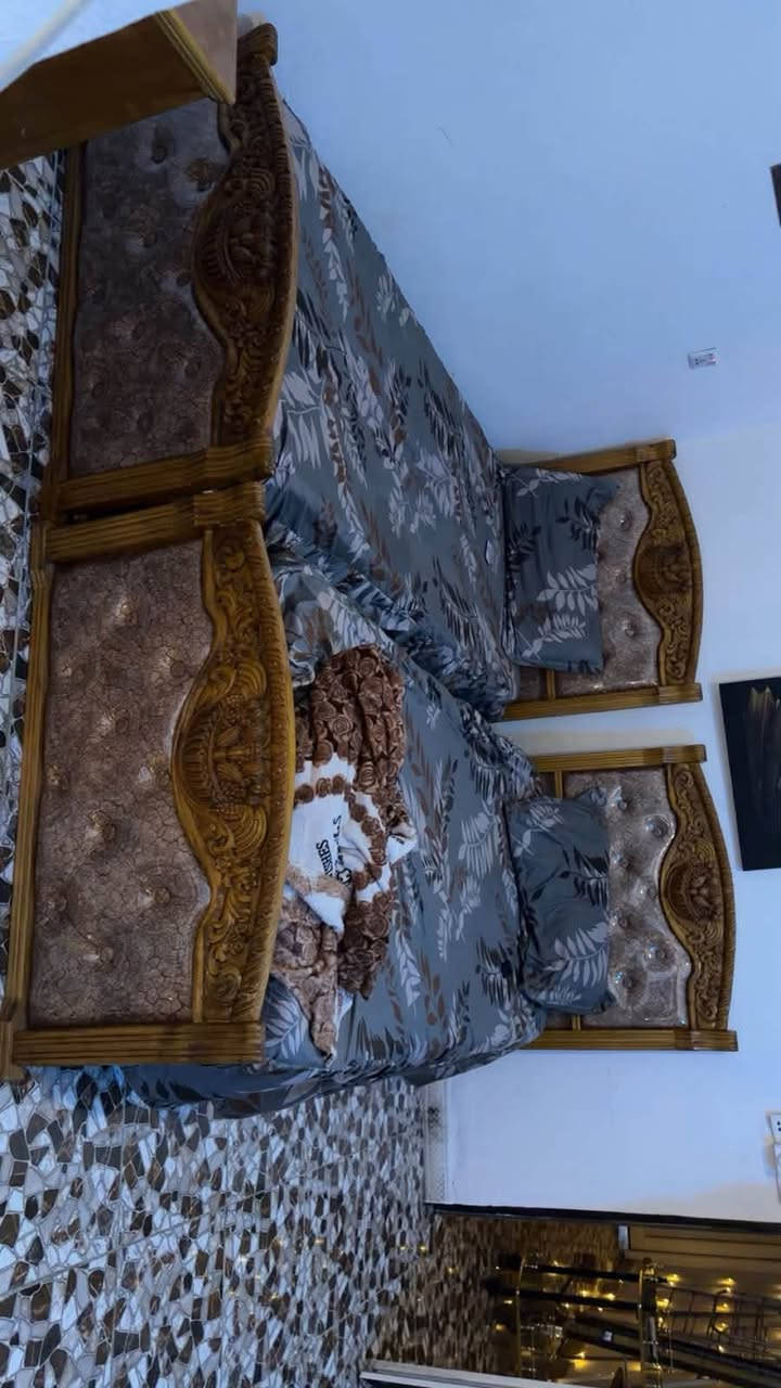 غرفه نوم عراقي كنتور وجرابي عدد 2 //ميز تواليت كلش نضيفه بدون ضرر مكاني بغداد الاعضميه السعر 450 بيها مجال شي بصيط للشراي تواصل واتس اب ***********
