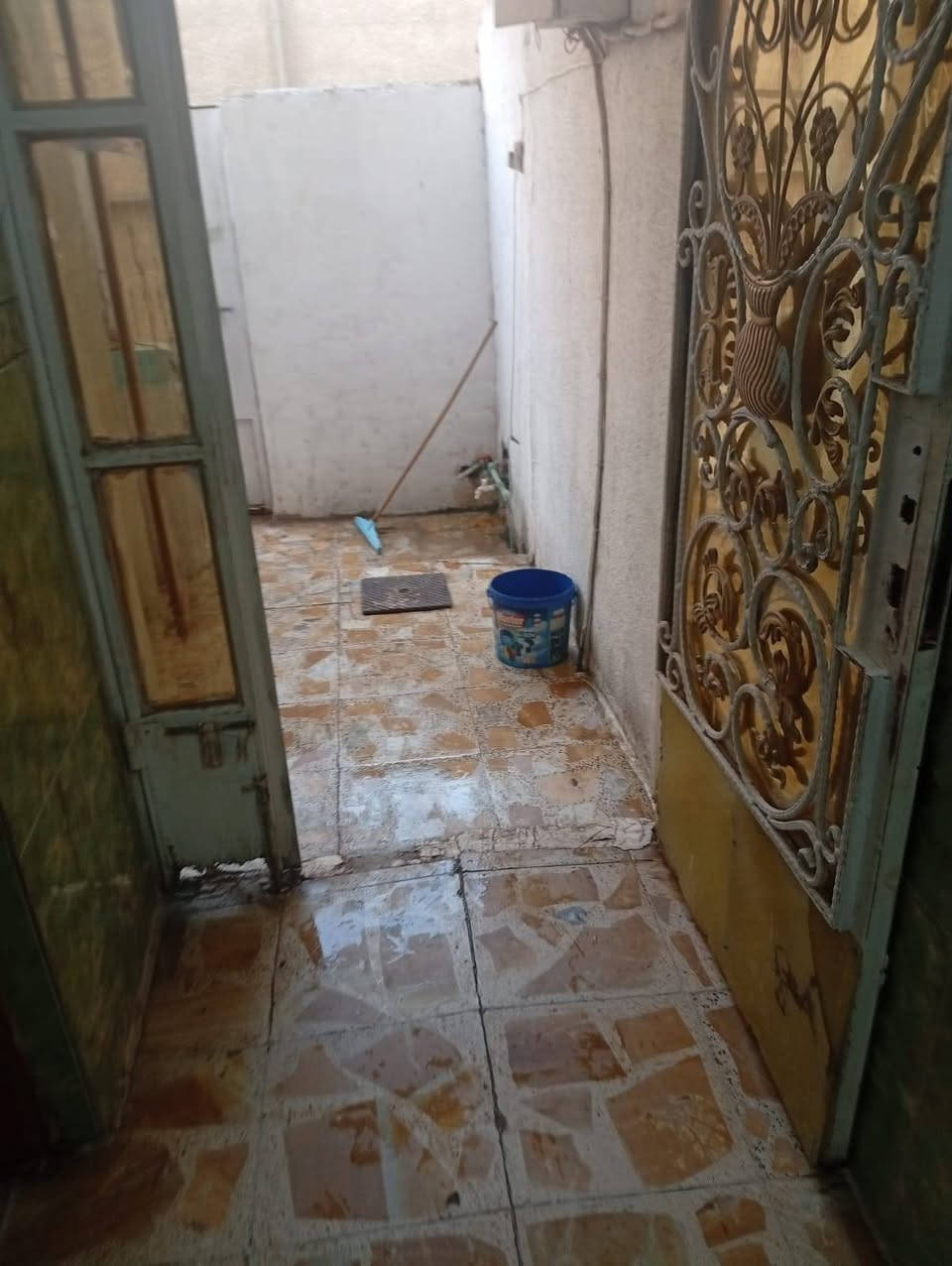 سلام علييكم بيت للايجار البلديات ش المرور قرب سيد هاني اجارة ٣٥٠ بي ٣ نوم وخدمات ومطبخ وصاله وهاي بل تصوير كدامكم للاستفسار اتصل ع الرقم هذه فقط رجا الخاص مهمل اتصل فقط او وتساب *********** مكتب ابو وسام
