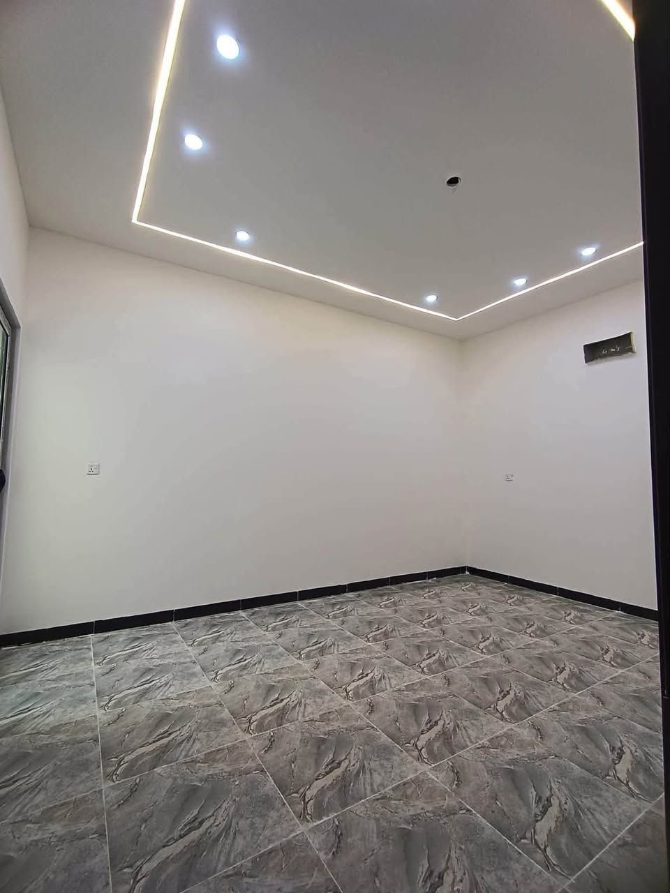 🏠 دار للايجار – حي الفلاح الثانية

📍 الموقع: حي الفلاح الثانية، خلف الملعب
📐 المساحة: 110 م²
📏 الواجهة: 10 م – ركن
🏗️ البناء: حديث، طابقين 

تفاصيل الدار:

🔹 الطابق الأول:
• غرفة نوم
• استقبال
• مطبخ
• صحيات

🔹 الطابق الثاني:
• 3 غرف نوم
• صحيات

💰 السعر: 500 الف 

📞 للاتصال:
***********
*********** واتساب

🏢 مكتب قصر الفخامة للعقارات والمقاولات
📍 حي النور – سايدين دانية ماركت، بعد ملعب كلاسيكو، مقابل الاستدارة المسدودة.

📲 للاستفسار والمعاينة، تواصلوا معنا.
