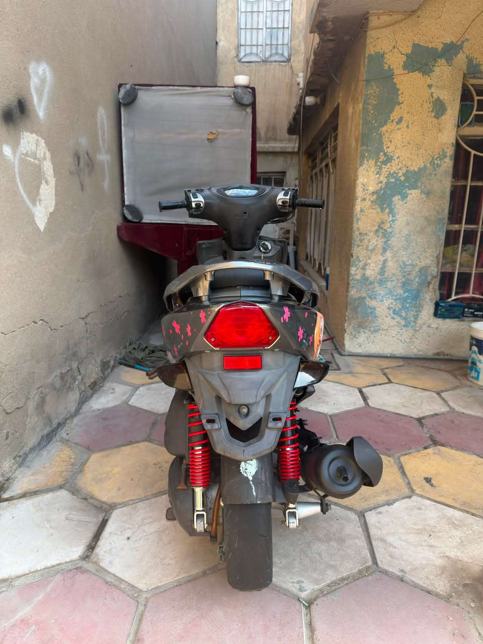 السلام عليكم دراجه GTR للبيع مكفوله كفاله عامه اي نقص مابيها نضيفه وخير من الله وبيها تخم اكلجات رياضي ابلادي يعني مو تجاري وكفرات موشمه همين بلادي يعني ممسويهن اني مكاني بغداد الامين الثانيه ممتواجد خاص للاستفسار ***********
