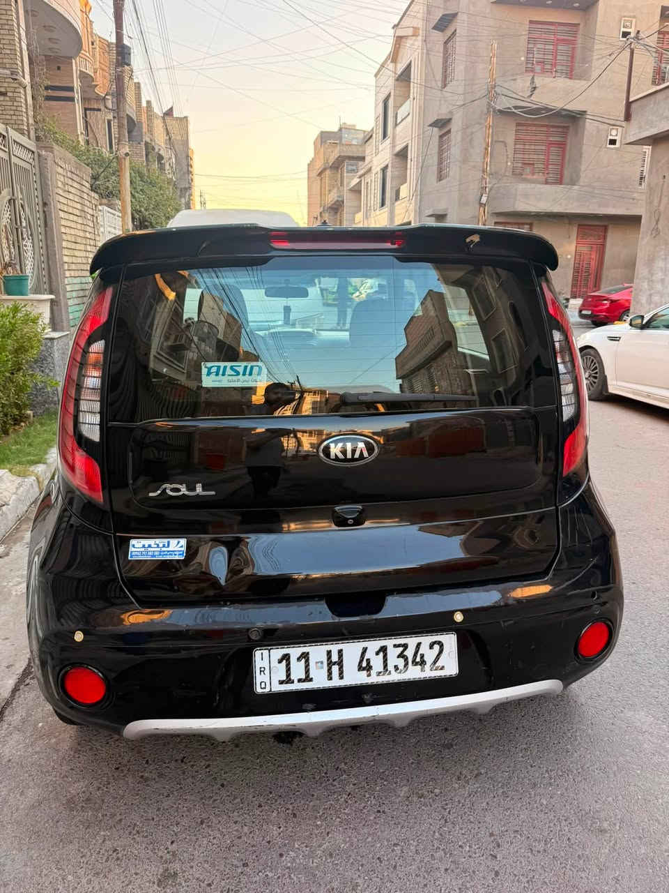 سلام عليكم عندي كيا صول موديل 2018 ماشية 95 ميل مكينتها 2000gdi بيه بنيد مفتوح و باب مبدل وبارد بجاملغ الخلفي 
السعر  110 وبيها مجال بسيط 
مكاني بغداد البلديات 
رقمي***********
