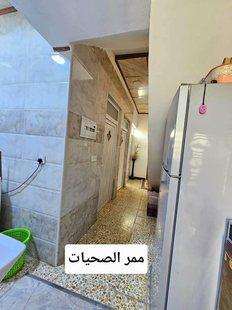 بيت للبيع بناء حديث في الكندي الثالثه ١٥٠ متر طابقين والجبه ٧ونص والعمق ٢٠ ست غرف نوم وهول وستقبال كبار ومناور ٢ وحمامات بالطابقبن وبلكونه وكراج وكلو واسع وبينو بير وخدمات كامله ماء وكهرب وتبليط بيع مستعجل الاتصال عالرقم ***********

نص مكتوب في الصور:
- كراج الخارجي
- مطبخ
- ممر الصحيات
- غرفة الاستقبال
- الهول