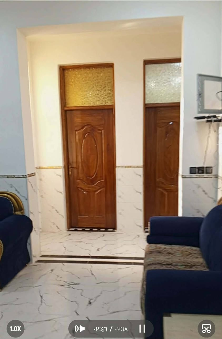 @إشارة 
بيت للبيع طابقين في بابل حصوه يبعد عن حولي الحصوة 400 متر واجهة 10 ونزال 25 المساحة الكلية م 250 متر بناء هندسي حديث مي وكهرباء فول حديقة وكراج بي وسطح شتايكر السعر 175 مليون ومطلوب اسكان 42 مليون ينزل من سعرة قسطهن 221 الف بالشهر السعر نهائي من الاخير قفل لاستفسار الاتصال ***********
