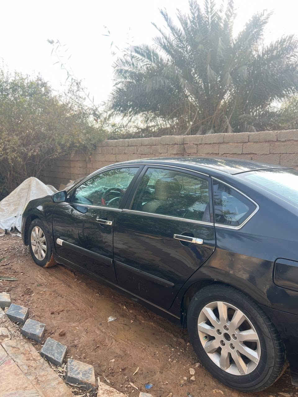 🚨 #لـلـبـيـع_أو_المراوس | رينو سافران. SM5.   PE  (ألفئة المتوسطة - محرك الـ 3600  المرغوب ) 🇫🇷🇯🇵
.
سيارة هيبة، فخامة، ورساوة على الخط. مكينة وكير  بلاد، جاهزة للاستخدام 🦅🔥. 

.
📊 التفاصيل الأساسية

📍 الموقع: كربلاء المقدسة 

🛣️ الممشى: 340 ألف كم.
.

🏷️ الرقم: [ ألماني  باقي بس أبصم احول رقم أنگليزي. رقمهة. بابل ] (التحويل مباشر ومكفولة) 💳.
.

💰 السعر: 82 ورقة ($8,200) وبيها مجال طيب للشراي   💵.
.

🛡️ البدي والمحرك:
.
🧼 الـبـدي: صبغ قطعتين فقط (سونارها موجود ومفحوصة)، بيها ضربة بالجاملغ الخلفي، وبيها مكانات بيها جراد مال بلادها (واضح بالصور ومبين).  وبيها مكانات  زنجار لأن السيارة بلادية 
.

⚙️ الكير والمكينة: كفالة عامة بشرط الفحص والترايك 🚀 (المكينة ال3600 الستة سلندر المرعبة، عزم ونشاط بالخط).
.
👟 التواير والحدادية: تخم تاير جديد + حدادية نص عمر (تتحمل وتمشيك وما بيها أي قصرة بالوقت الحالي) 🛠️.
.

❄️ 🖥️ المواصفات والدواخل:
📺 الشاشة: شاشة أندرويد حديثة تفتح كل أنواع التطبيقات (يوتيوب، خرائط، وغيرها) 📲.
.

🛋️ الغرفة الداخلية: غرفة حلوة ونظيفة جداً وبحال ممتازة (مقاعد جلد   بالكامل) ✨.
.
🥶 التبريد: تبريد مركزي ثنائي المناطق (ثلج) + فتحات خلفية بلادية 🧊.
.
☀️ السقف: كلش حلوة. ومرتبة 
.
.
🔊 السيستم الصوتي: سيستم صوتي من شركة Bose العالمية (10 سماعات) صوت نقي ومضخم 🎧.
.

.
🌟 السيارة نظيفة وجاهزة، وبالعافية على صاحب النصيب.
⚠️ تنبيه: 
📞 للاتصال أو واتساب: [ ***********
                     ***********.
