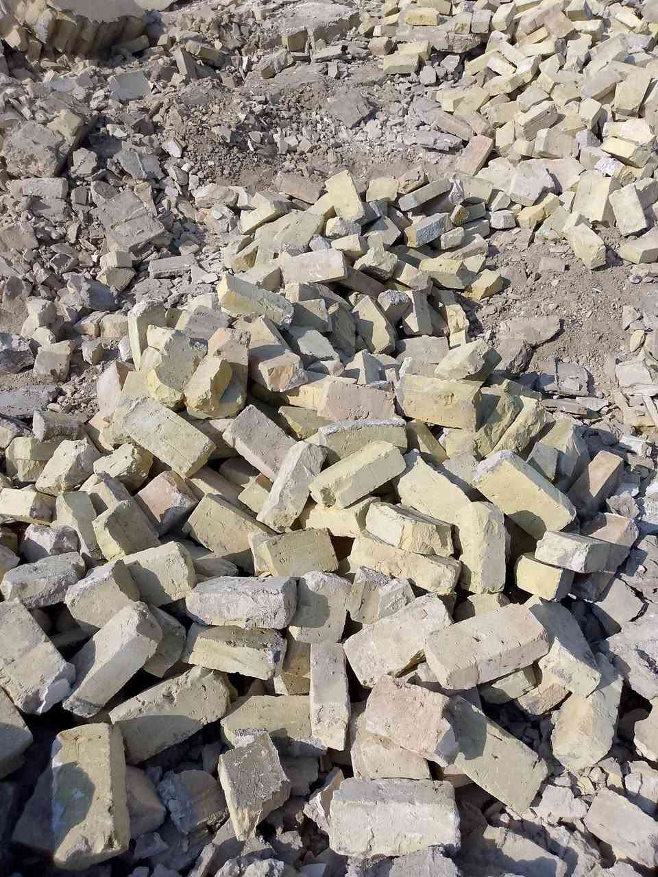 ***********

يوجد طابوق عادي للبيع التواصل على الرقم
