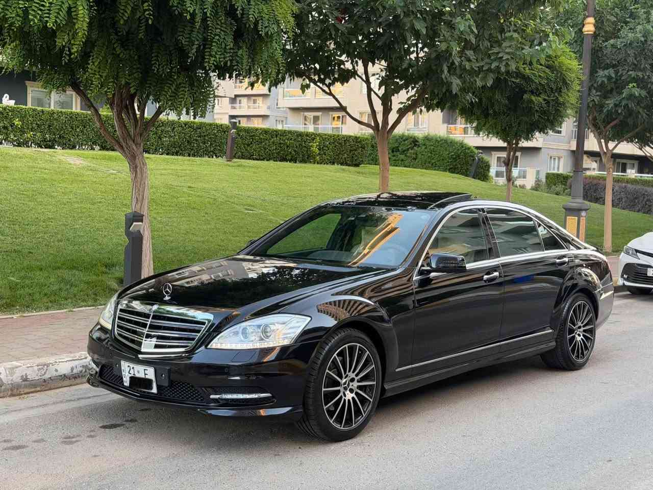 ‏‎مارسيدز S350 مۆدیل 2011 بۆدی AMG خلیجی سفری شە ریکەی سە ردار زه مان به نزين 6 پستؤن مە کینە عادى مرغوب بێ بۆیاخ سە یارە کە مە کینە و گێری نە کراوە تە وە 
 فول مواسە فات ‏‎(_ پانۆراما ناوو زەرد ، نازۆر ، پێنج پە ردە - خە تی جادە- کوشنی پێشوو دوا مە ساج  - پارکین  - ناوفۆرمیکا   - - شاشه _كامئرا -  .  تە لە فون - قاسە - ئوتو هولد- حاسه ى پئش و دوا ⚔️ -كوشن و سوكان كاره باى -گئرى سه ر سوكانه -سيدى بؤكس ) كاره بايو هه موو گيانى به شه رته سه نه ويو و ره قه مو هه مووى تازه يه 
سعر : 210$  كه ميك مجال 
ژ.م: ***********
شوين : سليمانی السليمانية, العراق
