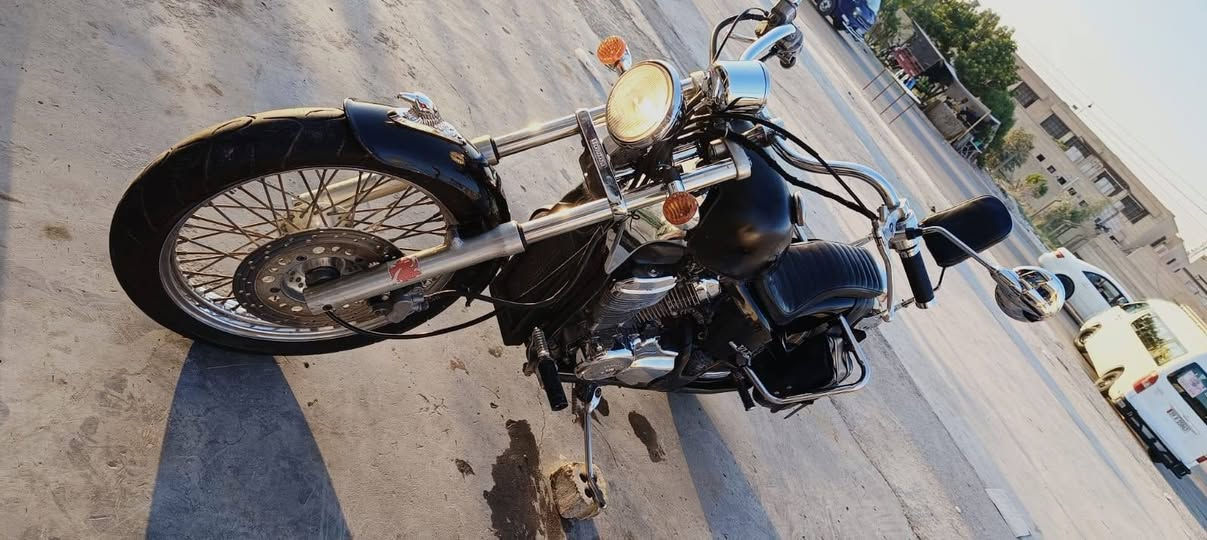 السلام عليكم للبيع هارلي ستد 400cc
مكينه و كير خير من الله كهربائيات كلها شغاله نكره سلف بكل وقت صالنصه كاتم ولاغيهن رياضي السعر 
واحد و ٤٠٠ وبيها مجال وترهم مراوس حسب القناعه 
هـ ***********
