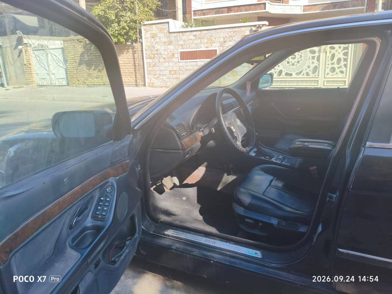 السلام عليكم 
 كاسحة BMW اصل بليته وسنوية حجم 730  
موديل 1995 
رقم بغداد دولي
مكينة وكير بحالة جيدة
صدر أمامي خلفي جديد محتاجه دبلات فقط 
سلايد جام 
جنطه شفط وبردة كهرباء
كهربائيات كاملة
شاشه اندرويد
تخم تاير جديد 
ويل شمسي بلادي 
 مكانها بغداد 
السعر ٥٠ بيها مجال 
 للاستفسار عن اي تفاصيل اتصل ***********

نص مكتوب في الصور:
- POCO X7 Pro 2026.09.24 14:51
- POCO X7 Pro
- 2026.09.24 14:54
- POCO X7 Pro 2026.09.24 14:52
- POCO X7 Pro 2026.09.24 14:54