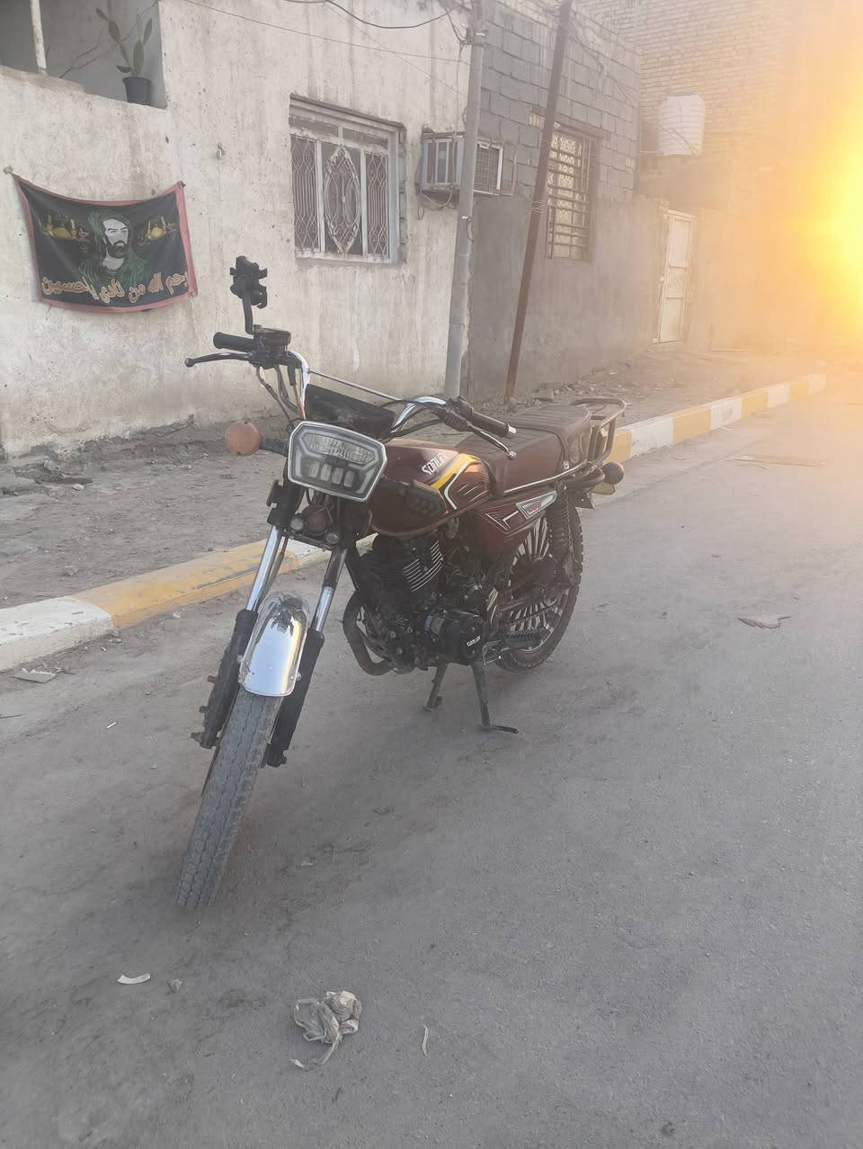 السلام عليكم دراجة سونك محرك 200cc سرعة 140... 📣📣
الدراجة بيها عيوب حتى اكون وياك راس براس قبل لا تاخذ وهذا حلال اذا بعتها الك وتطلع بيها شي ما گايله تطلع عليه..
ا- الدراجة دبلاتها يحتاج تجفيت ب 10 يم جعفر الي بالثورة يجفتها الك.مع العلم الدراجةدبلاتها ما واكفه يعني تمشيك 9 اشهر لكدام .. 💯💯
- والمكينه صرتها من جوه لاحمها لأن طگت من ضبيتها بدريل وهي حاميه وبيها تنقيص بسيط♨️♨️♨️
ـــــــــــــــــــــــــــــــــــــــــــــ
- كهربائيات كلها شغالة (هورن-سلف-اشاير-دبل اشاره)  
دشبول دجتل كله شغال ودراجة تمشي خير من الله بس يرادلها تجفيت

السعر رمزي جدًا رايدها ب 650 الف وبيها مجال الدراجة بيها 4 اوراق واحولها باسمك من اول يوم.. 
المكان (تضحية-قرب مدرسة حبيب بن مظاهر) 
تواصل خاص او واتساب (***********
