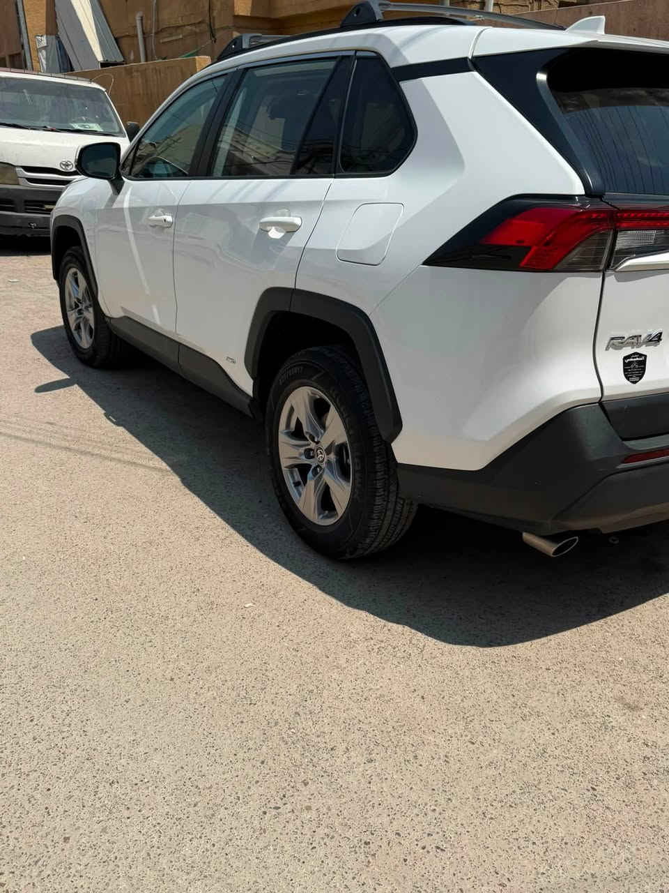 السلام عليكم 
🔹 الموديل: 2023 XLE
🔹 التسجيل: بغداد
ماشيه 82000ألف كيلو 
✅ محرك بانزين 2500
✅ بصمة 
✅ تبريد قطعتين  
👍مرايا اشارة
✅ رادار أمامي وخلفي 
✅ مانع تصادم 
✅ تحديد مسار 
✅ مانع تزحلق 
✅ فور ويل 
✅ بك لايت + إشارة أمامية LED 
✅ مانع انحدار 
✅ 3 أوضاع قيادة (نورمال - ايكو - سبورت)
✅ مثبت سرعة (أكروز)  cruise_controller
✅ أوتو هولد 
✅ وايل كب 
✅ تحكمات ستيرن جهتين 
👍ارباكاة سليمة
‏✅ ABS ⚙️
✅ سياقة ذاتية  
✅ 4 دسك  
كير 
محرك
كهربائيات كل بشرط
السعر 22400$ وبيها مجال 
اتصل علي واتس اب
***********
