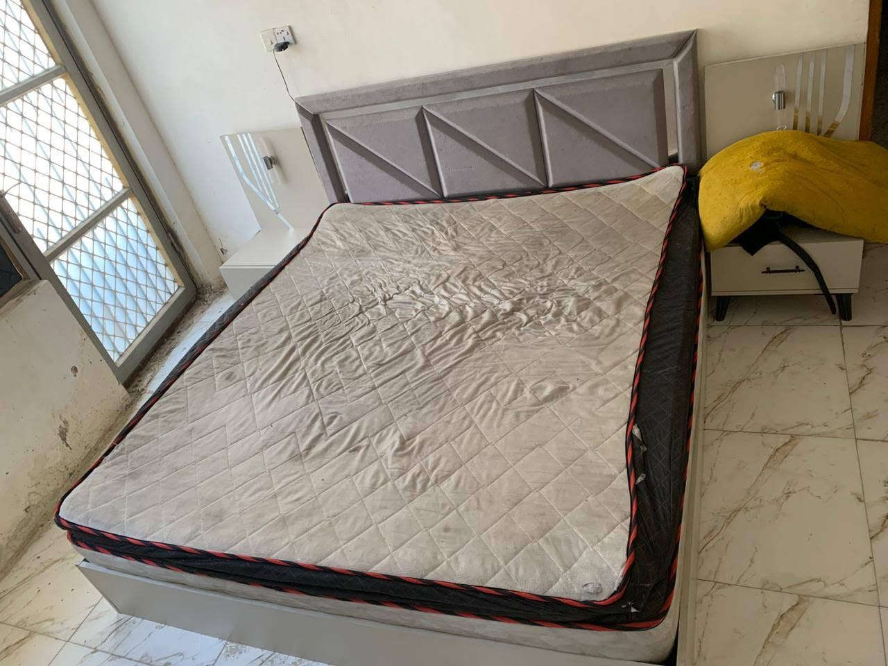 سلام عليكم
غرفه نوم لبيع جديده مكانها بغداد خطيب زراعي 

425 وبيها مجال  

*********** انور ☎️
