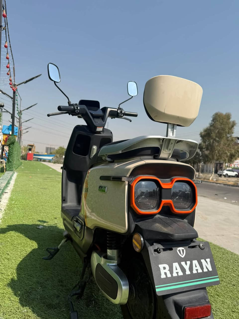 للبيع دراجة كهربائية RAYAN ⚡🏍️
🔋 بطارية عالية الجودة
⚡ سرعة توصل لأكثر من 60 كم/ساعة
📍 مدى أكثر من 60 كم
🔄 رجوع للخلف
↔️ إشارات يمين ويسار
💡 ضوء أمامي عالي + ضوء ناصي
💡 إضاءة جانبية
🛞 فرامل أمامية وخلفية
💪 أداء قوي وثبات عالي
⚖️ تتحمل وزن عالي وجودة مضمونة

💰 السعر: ٩٥٠,٠٠٠ دينار
🤝 بيها مجال بسيط 

العنوان: بغداد - شهداء البياع
📩 للاستفسار ***********
