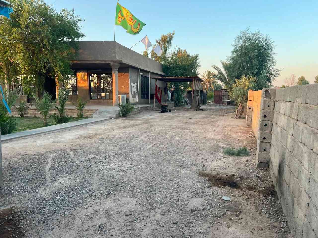 سلام عليكم للبيع بيت مع بستان مساحه 3 دونم قرب الجسر الفرنسي ***********

