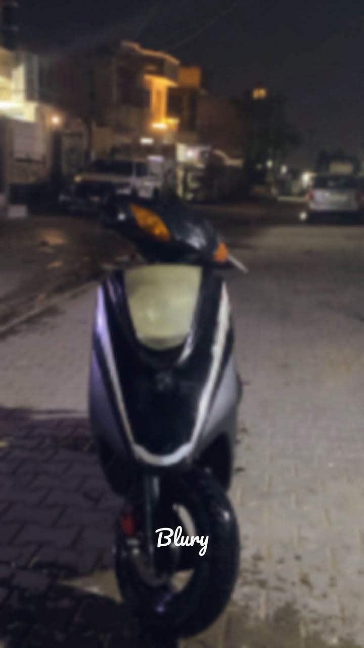 سلامم عليكم دراجه بريز البيع دراجه كهربائيات شغاله السعر 450 بيهه مجال حك الجيه الرقم ***********  العنوان بغداد الحريه
