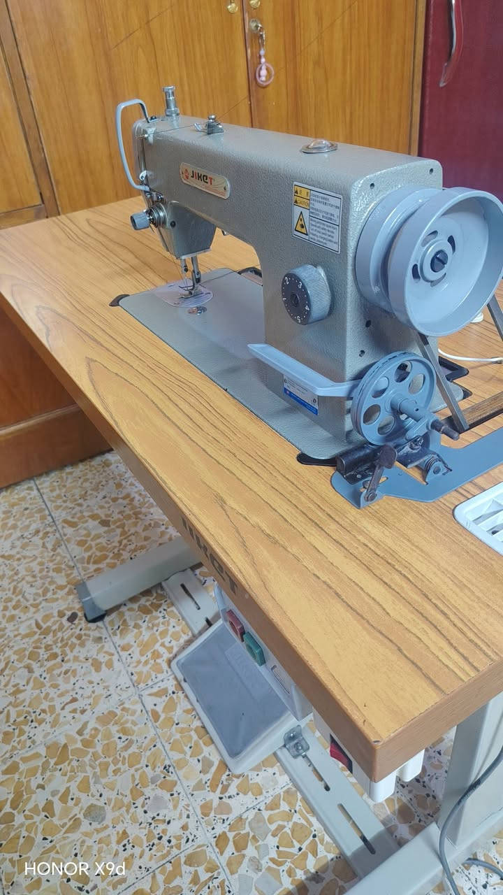 السلام عليكم
مكينة خياطة ماركة جاكيته المعروفه المكينة جديده ٩٧ % نظافة أم الماطور الجبير السعر ٢٢٥ مكاني البلديات
***********

نص مكتوب في الصور:
- HONOR X9d