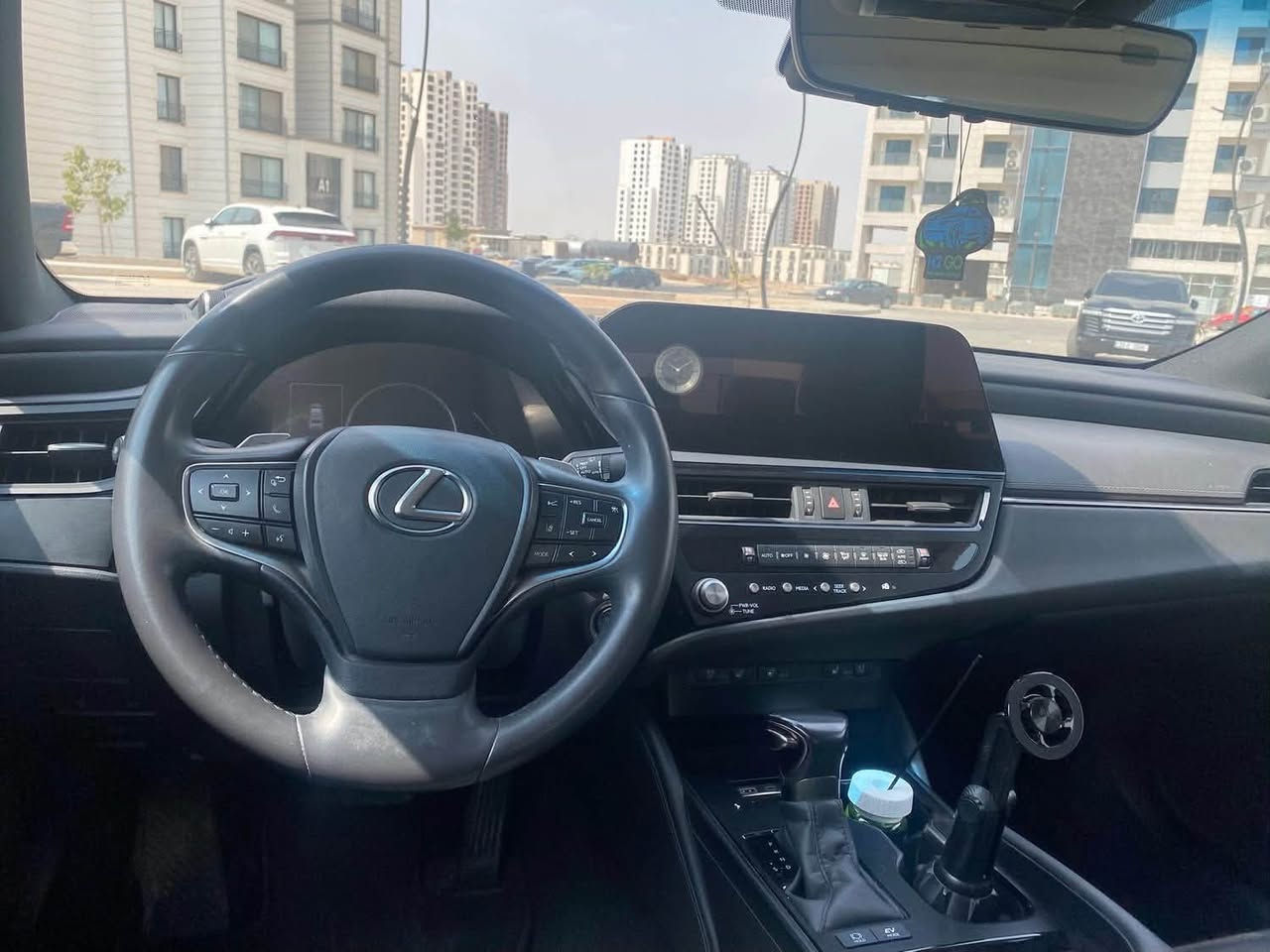 لكزس es300 موديل 2023 

فول فول مواصفات هايبرد سلايد فتحة

🟩 السعر  _ 235$  ورقه
                رقم بغداد

الحادث :- قطعتين ونص صبغ جاملغ خلفي وقبغ صندوك صبغ فقط بدون دواخل بدون ايرباك مكفوله 
 
المواصفات 👇
لكزز es 300 
الموديل  2023
فتحه سقف سلايد
المحرك اربعه سلندر 2.5
اللون سلفر
ماشيه 15 فقط
المواصفات:
بصمة تشغيل   
دخول ذكي 
كشنات جلد 
كشنات كهرباء 
كشنات ميموري 
سترين كهرباء 
تدفئه في الكشنات 
نقطه عمياء 
اوتو هولد 
هندبريك بصمه 
كامرات 
رادرات 
اشاير بالمري 
ويل كروم 
لايتات عدسات 
لايت لد 
دشبول دجتل 
شاشة ايباد مقاس12.3بوصه 
وApple carplay 
وAndroid auto
نقطة واي فاي 
10 سماعات 
نظام ملاحة  
التحكم التقائي بالتكييف ثنائي 
نظام ماقبل الاصطدام 
نظام الكبح التلقائي في حالات الطوارئ
نظام تثبيت السرعه

السعر 250$ ورقه وبي مجال بسيط للشراي

مكان السياره اربيل كنجان ستي 

رقم صاحب سيارة 
***********
***********
