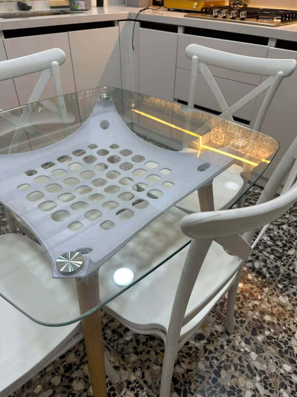 ميز طعام 4 كراسي قياس 80* 80  سعر 200 وبي مجال نظافه100‎%‎ للاستفسار تواصل خاص او على الرقم
***********
