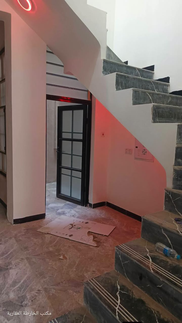 🏠 دار للبيــــــــــع #حـــديـــــث تسليـــــم مفتـــــاج
فـــي حـــي الصحـــــة قــــرب بيــــت ابــــو النســـــر
________________
المساحـــــــة // 100م
 #طابـــــو #زراعـــــي #سنـــــد25 
الواجهــــــــــة  // 6 م
النـــــــــــــــــــزال// 16.5م
________________
🧱🏗️ #الطابــــــــــــــق #الأرضـــــــــــــي
غرفــــــــــة وصالـــــــــة  ومطبـــــــــخ ومجمــــــــــع صحيــــــــات داخلــــــــي وخارجــــــــــي وطـــــارمــــة...
🧱🏗️ #الطابــــــــــــــق #الثانــــــــــــــــي
غرفتيـــــــــــن وهــــــــــول ومجمـــــــــع صحيــــــــــات وسطـــــح ...

________________💲

لمعـــــرفــة السعــــر وبـــــاقــــي التفــــاصيــــل الاتصـــــال

_____________
#مكتـــــب
  🌛🌐الخــــارطــــة العقـــــاريــــة🌐🌜
#الكائـــــــــن
   فـــي ⇩ حـي_الطيـاره_شـارع_25_الـرئيســي_قــرب
_المــــدرس_حسيـــن_طيــــاره
0️⃣7️⃣8️⃣2️⃣5️⃣2️⃣1️⃣2️⃣5️⃣6️⃣5️⃣📲
___________________________________
_____________________________________________

نص مكتوب في الصور:
- مكتب الخارطة العقارية