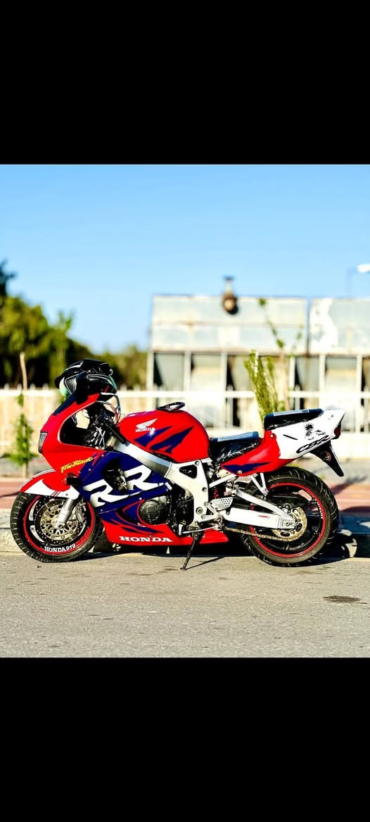 هوندا cbr919rr
موديل 1998
رقم نينوى درجه 
محرك مامفتوح 
1 2 3 بطناش
ناقصها فقط كفرات مازدا 
***********
