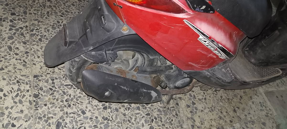 سلام عليكم دراجه ابريز للبيع مجفته  قبل شهر ونص جفتته الدراجه محركه صوته ناعم عبالك طافيه.. سعره 450بيه مجال قليل كلش مكاني بغداد الامين الثانيه.***********
