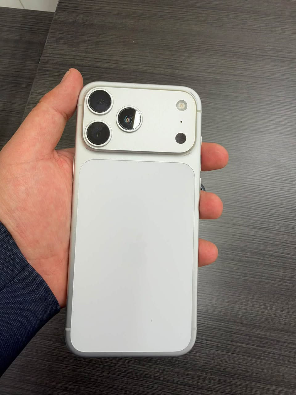 فوووول نظافة استعمل شخصي
17 Pro max 256 
بطارية 
91

***********
واتساب

نص مكتوب في الصور:
- حالة البطارية
- عادية
- تعمل بطارية Phor هذه على النحو المتوقع. حول البطارية والضمان...
- الحد الأقصى للقدرة
- ۹۱٪
- هذا قياس لقدرة البطارية مقارنة بقدرتها عندما كانت جديدة. قد تتسبب
- القدرة المنخفضة بتقليل ساعات الاستخدام بين عملية الشحن والأخرى.
- عدد الدورات
- ٥١٣
- هو عدد مرات استهلاك iPhone لقدرة البطارية. معرفة المزيد...
- تاريخ التصنيع
- آب ٢٠٢٥
- أول استخدام
- تشرين الأول ٢٠٢٥