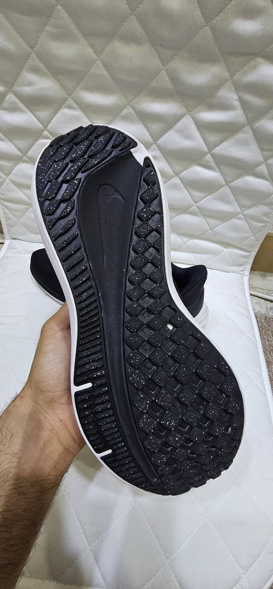NIKE.ARI.CUSHLON.+
مستخدم اصلي اصلي اصلي  قياس 42 .طول 26.5 
قطعة مستخدمة نضافة  فول 
هاي تاخذهة 10 سنوات دك لبس بيهة  
ماعندي غيرهة هاي القطعة فقط 
السعر 55 واصل 
*********** واتس فقط

