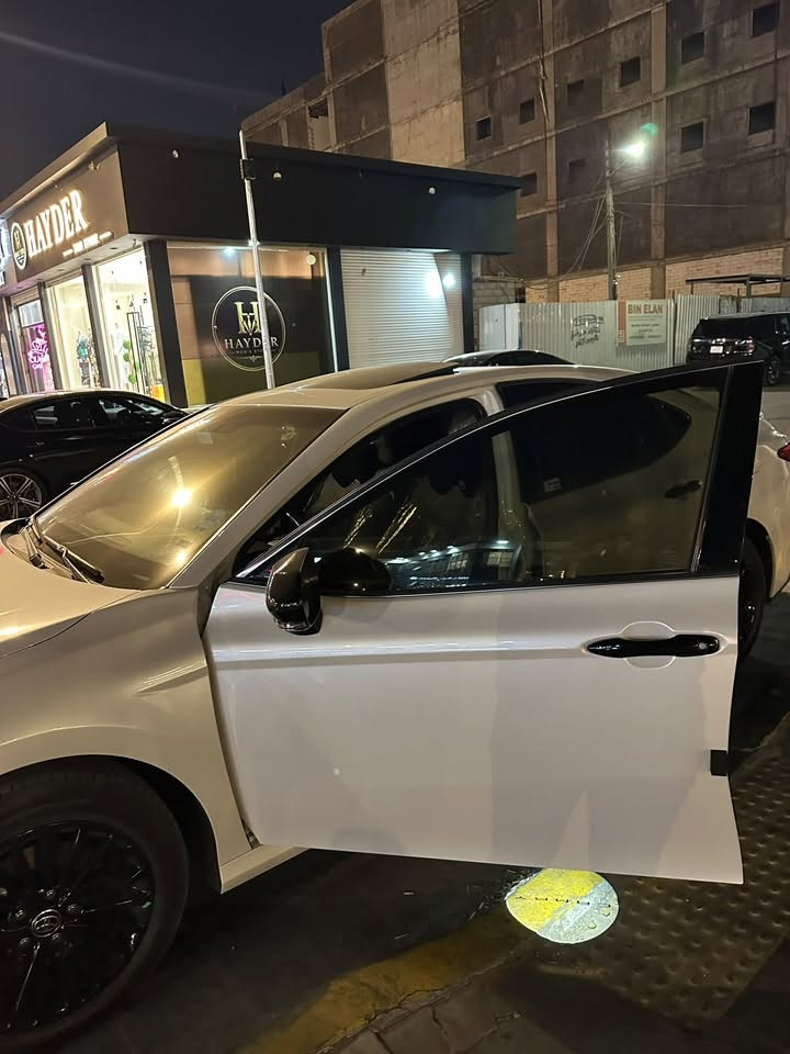 كامري بانزين فقط ياباني اصل وكاله ساز ماشيه 8000 كيلو فقط زيرو 8 تبديلات دهن مجانيه بالوكاله بعدها داخل الضمان مغلف ppf بالكامل بمركز اوراكول مع تضليل السياره بالكامل امريكي رادار امامي حساس امامي وخلفي اوتو هولد سايد بريك كهربائي كشن السايق كهربائي تبريد قطعتين منفصل السياره داخل الضمان  رقم بصره بأسمي السياره كفاله عامه من كلشي تحويل ثاني يوم 
***********
