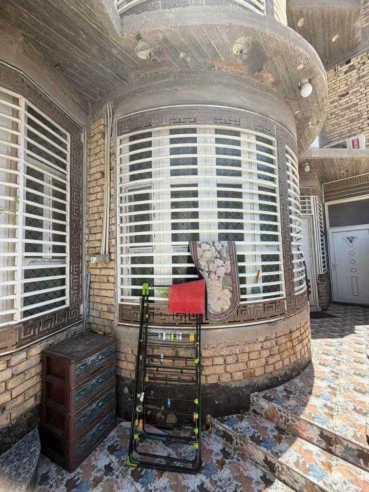 🛑 دار سكني  للبيع 🛑 
 مطلوب إسكان 12 مليون 
المنطقة : الديوانية ؛حي الجامعه 🚩 
اقرب نقطه ؛قرب شارع اسوات
المساحه :100 متر🏛️ ركن واجهة 10
    
         كونكريت مسلح 
           بناء حديث 
التفاصيل :  الطابق الاول🛑 غرفه وصالة واستقبال ومطبخ  وصحيات داخليه وخارجية 
الطابق الثاني؛ثلاث غرف نوم وصاله ومجمع صحيات 
للاستفسار 
     مراجعة مكتب رسول الوزني للعقار  
الديوانية . حي الحضارة بداية شارع اسواق طيبة
 للمعلومات ولمزيد من التفاصيل ⬇️
       مراسلة الصفحة  
      او الاتصال
***********
