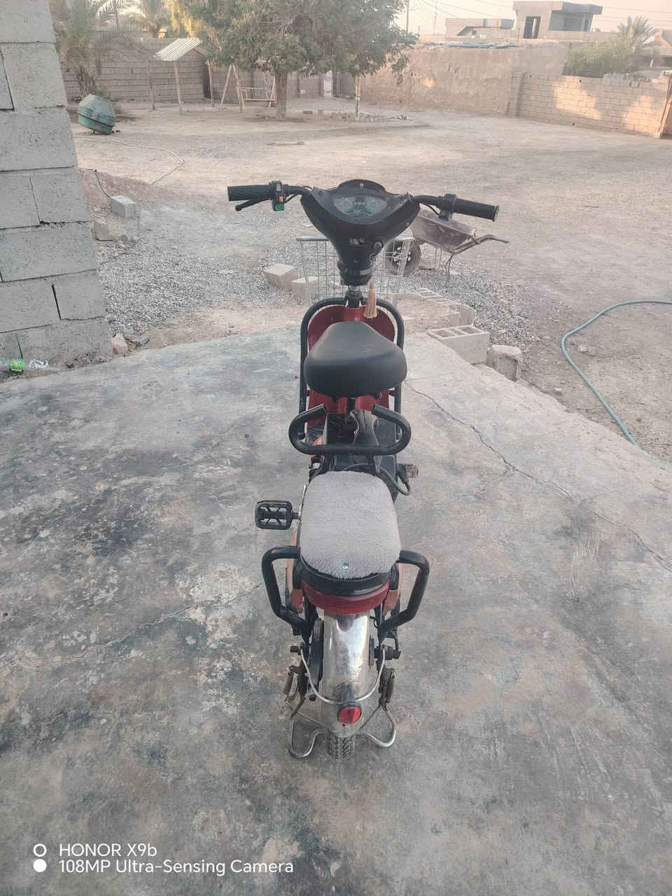 سلام عليكم ماطور شحن للبيع بطارياته جديده سعر 175 و بي مجال العنوان ديالى رقم الهاتف ***********
