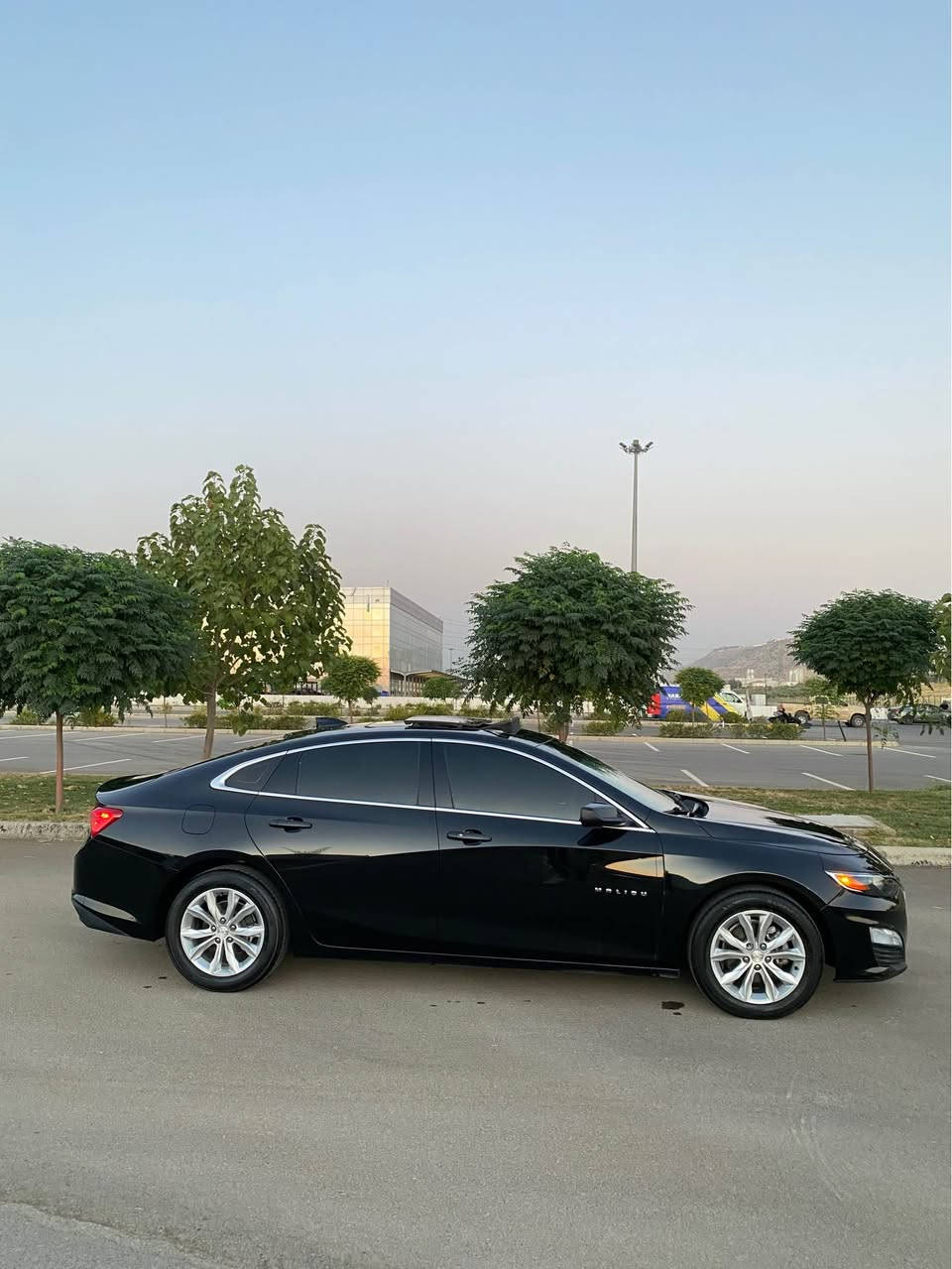 Chevrolet Malibu 2024 LT 🖤🔥

فول فول مواصفات 
الموديل: 2024
الفئة: LT
المحرك: 1.5 لتر تيربو، 4 سلندر
القوة: 163 حصان
الشاشة: لمس 8 إنچ
فتحة بانوراما
كاميرا خلفية
حساسات ركن خلفية
تشغيل بصمة + تشغيل زر
تشغيل عن بُعد
مثبت سرعة
تكييف أوتوماتيك
مقاعد أمامية مدفأة
مرايا كهربائية قابلة للطي والتعديل ومدفأة
إضاءة نهارية LED
نظام المحافظة على المسار
تحذير الاصطدام الأمامي
فرملة طوارئ أوتوماتيكية
تحذير المشاة أمام السيارة
مثبت مسافة الأمان
إضاءة عالية أوتوماتيكية
نظام مراقبة ضغط الإطارات
نظام ثبات إلكتروني

سيارة ب سعر بلاش بلاشش فول مواصفات 
فتحة بانوراما 
سيارة ماشية ٥٦ ميل تقريباً 
لون أسود القطران 
ضررها جاملوغ و ربع بونيد صبغ بدون نقطة دواخل 
سعرها 118$ ورقـــة و مجال خفيف 🔥
للأستفسار اتصل على هذا الرقم 
كورك-واتساب 
*********** سميل, دهوك
