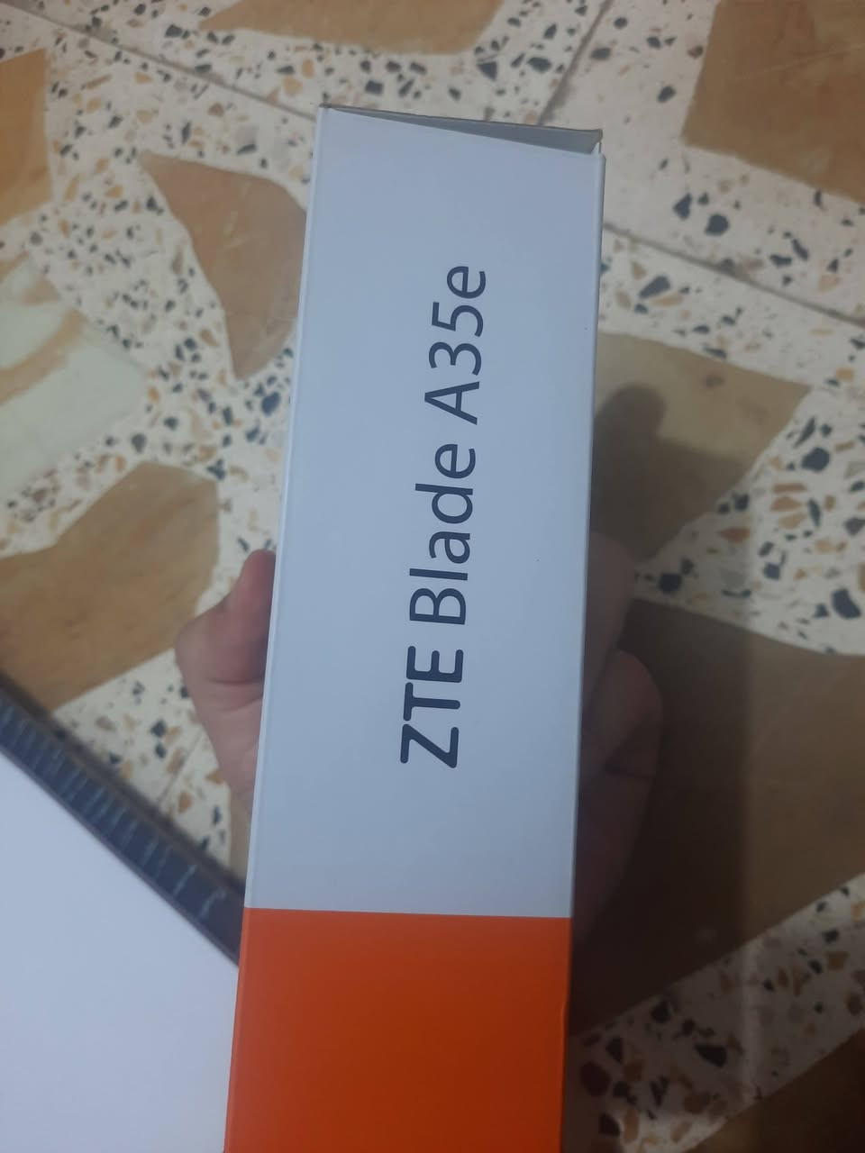 جهاز للبيع جديد ما مستعمل بعده بل كارتون محلقاته كامله
شاحنه
سماعه
كفر للجهاز
السعر 140الف وبيه مجال للشراي 
واتساب***********
