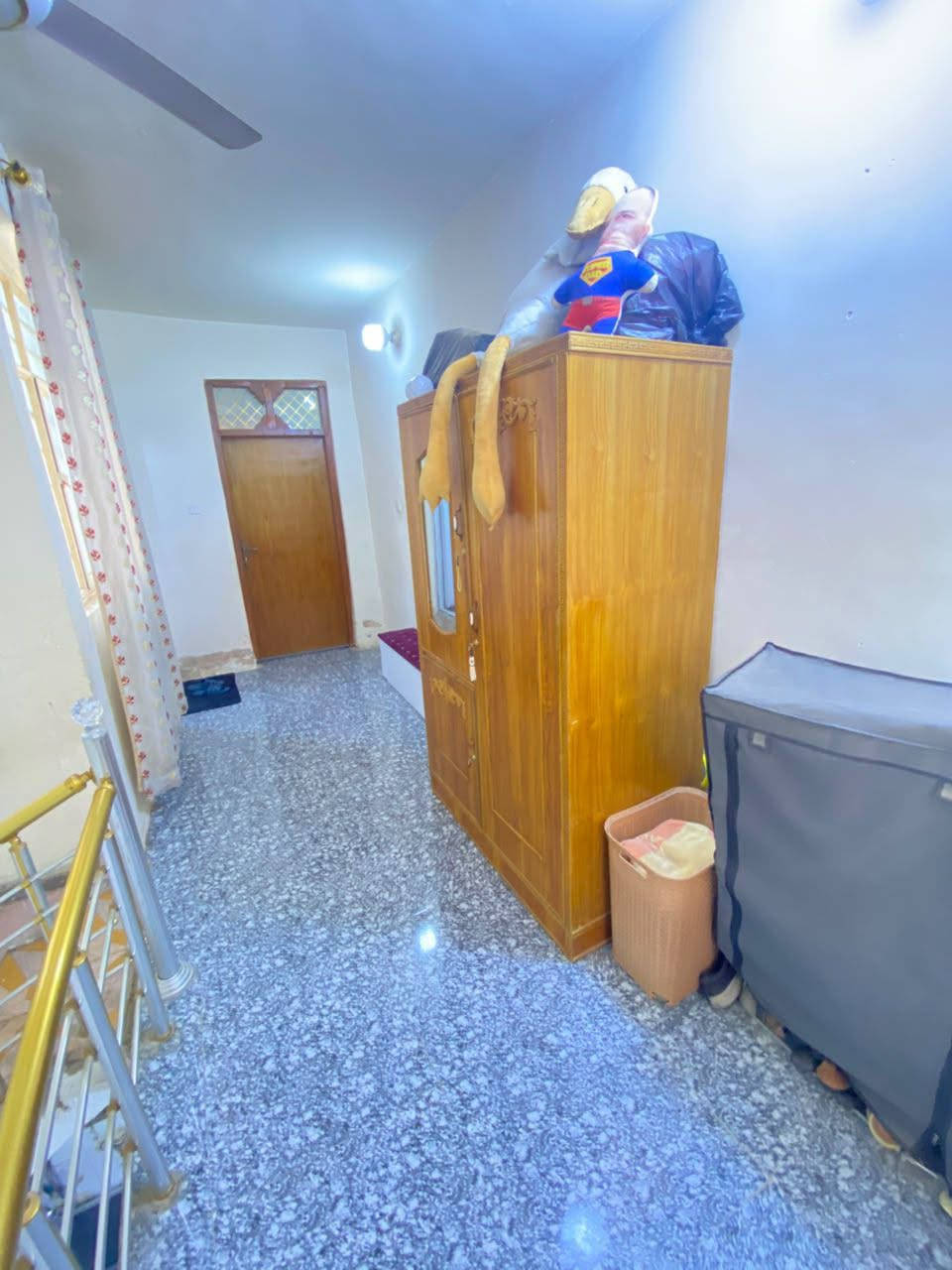 دار سكن للبيع مساحه 75متر طابق ونص 2 نوم صاله مطبخ صحيات مناور شارع الكهرباء قرب مدرسة زهور العراق اي استفسار تفضل *********** مكتب الزيدي للعقار
