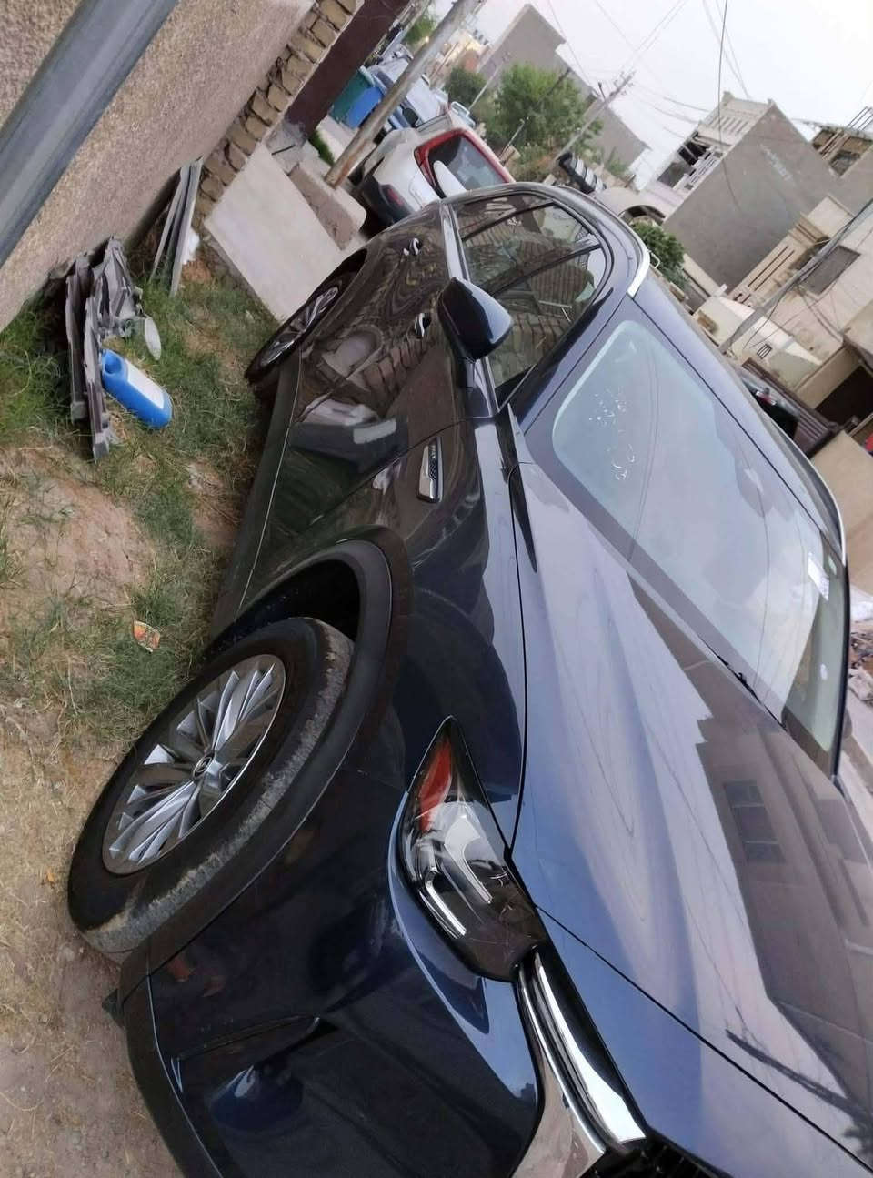 #السلام_عليكم
مازدا cx90 موديل ٢٠٢٤ هايبرد بلكن 
رقم بغداد باسمي السيارة .
فول مواصفات يعني رادرات فتحة تدفئة بالكشن تبريد ثلاث قطع ..... الخ .
 ماشية ٩ الاف 
صور الحادث بالمنشور 
البنيد والجنطة مبدل بلادي وصبغ جاملغ خلفي
المكان الدورة شارع ابو الطيارة 
 السعر 255$
***********
