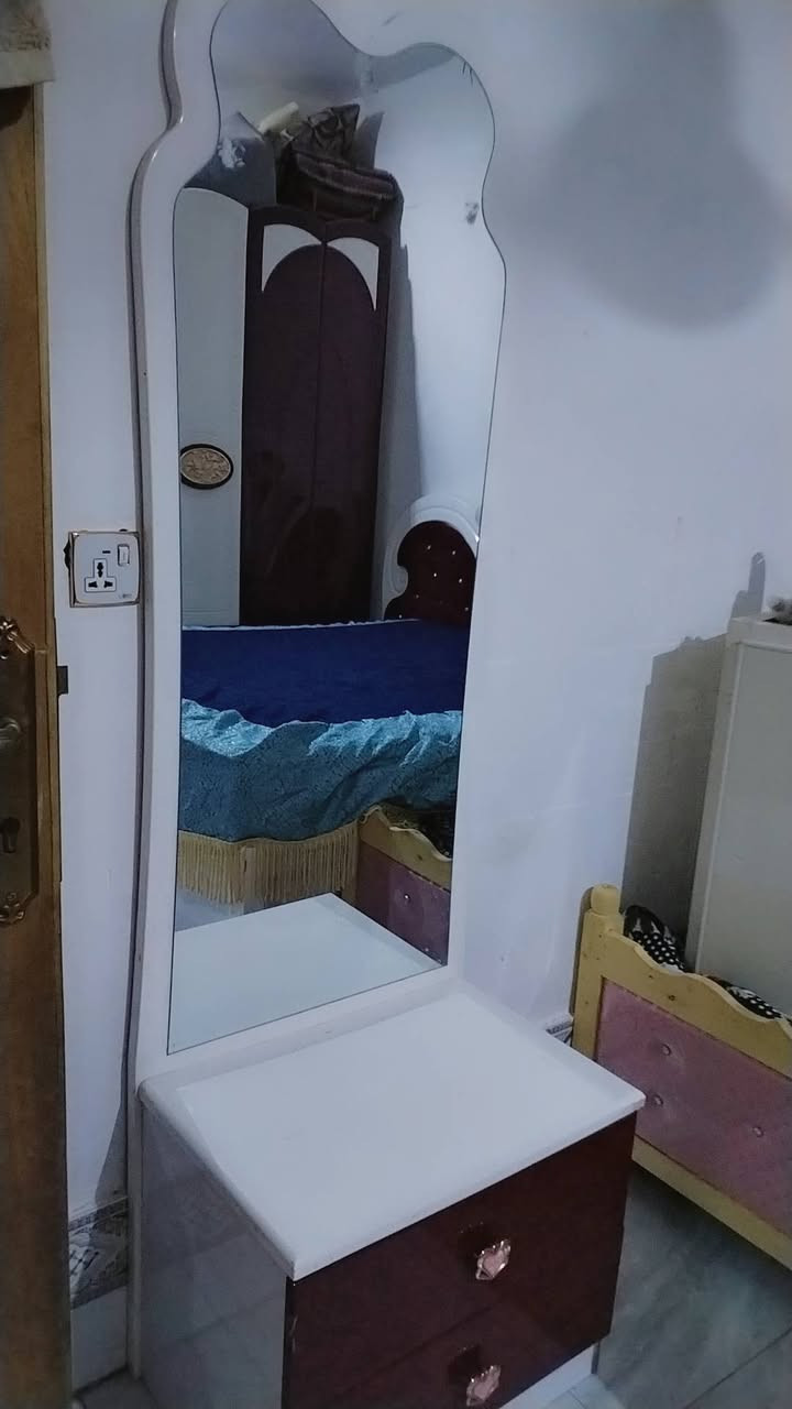 السلام عليكم غرفه نوم تركية ثقيله نضيفه بيها رايدها ب300وبيها مجال مكاني ورديه خارج الرقم ***********
