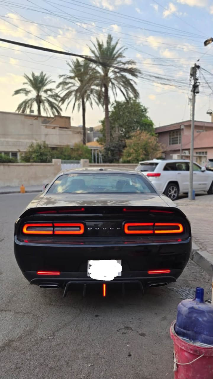 جالنجر 2018 sxt
دفع خلفي مو رباعي
حجم المكينه 3600 
سياره عليها ويل srt 
لحيه srt 
بنيد gt
سياره اني مرتبه وصارف عليها هواي
ممشه السياره 109 ميل
رقم اربيل باسمي
داخل احمر نظيف سياره كامله مكمله نقصها بس تعيد تغليف البنيد اسود طافي 
وصور الحادث مرفقه بالمنشور 
السعر 135 وبيها مجال 
للاستفسار *********** احمد
